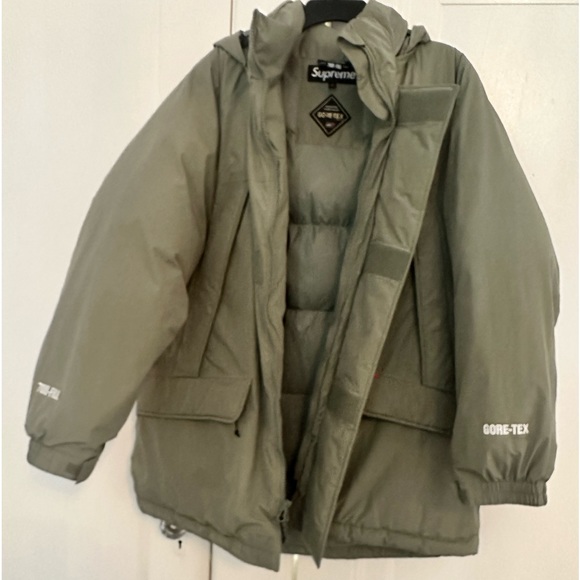 “SOLD”Supreme water proof coat. - Picture 13 of 14